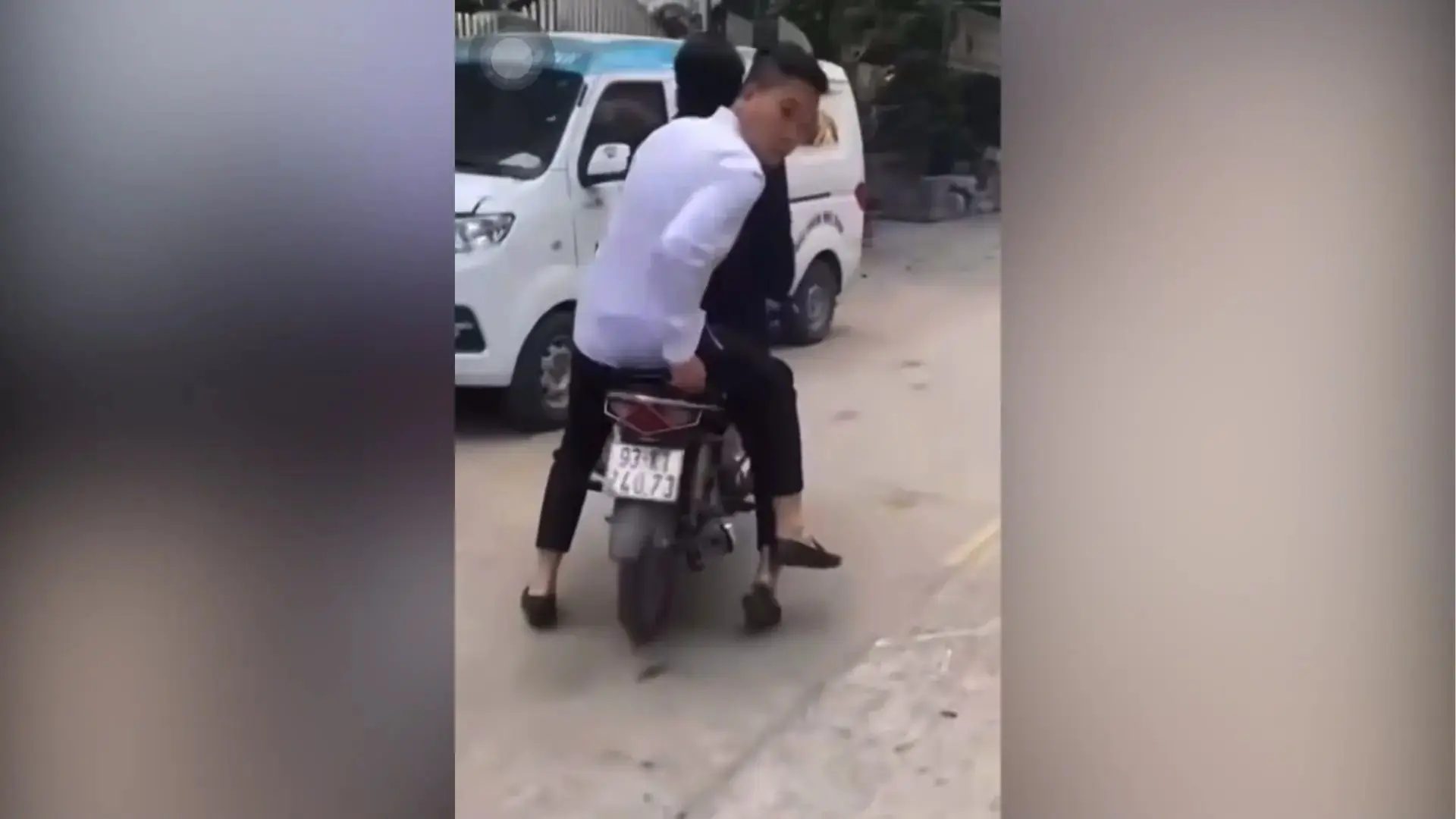 Khởi tố hai đối tượng hành hung người đàn ông ở An Khánh